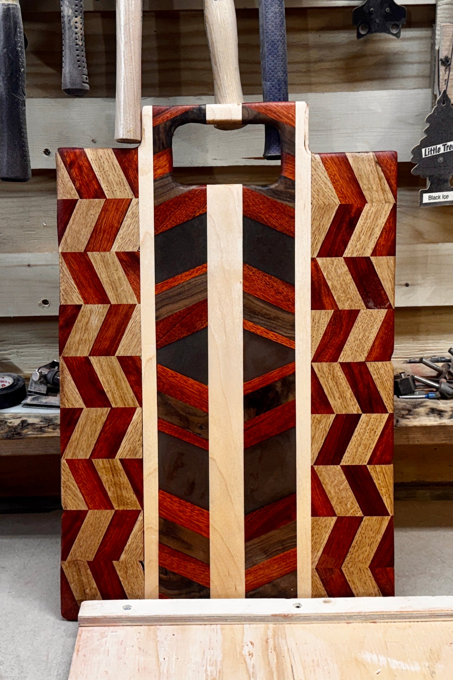 The Apex Artisan Cutting Board – A Bold Statement of Craftsmanship