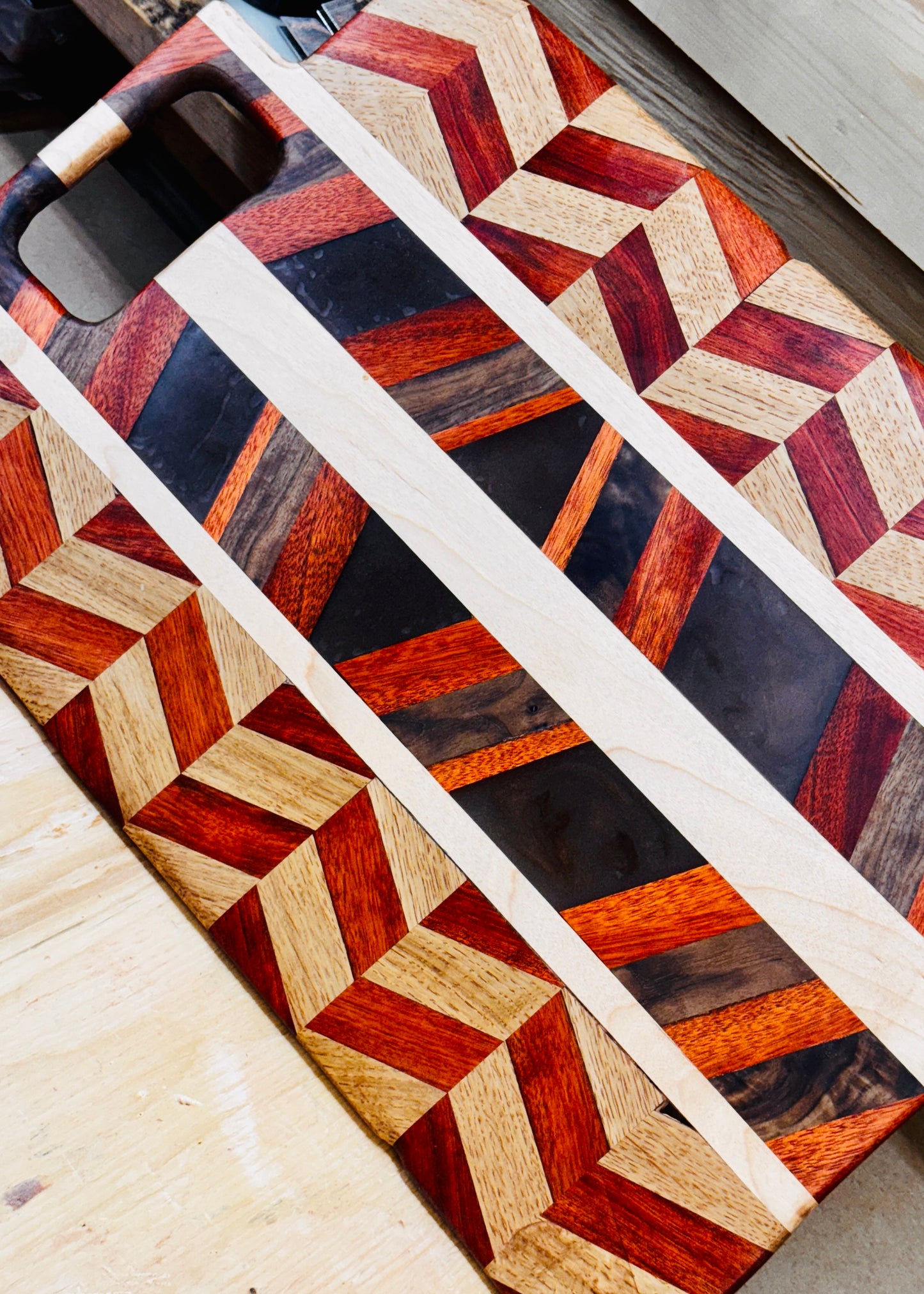 The Apex Artisan Cutting Board – A Bold Statement of Craftsmanship
