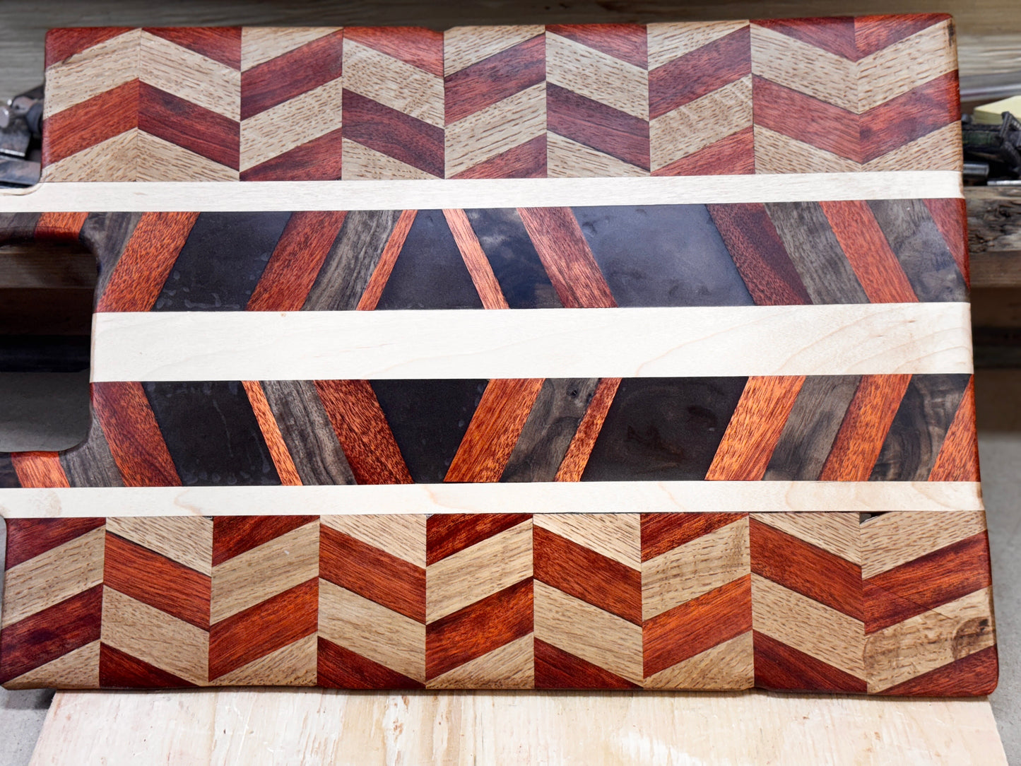 The Apex Artisan Cutting Board – A Bold Statement of Craftsmanship